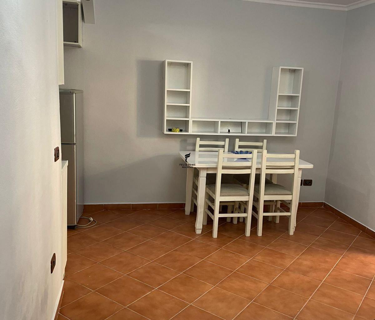 Appartamento con cortile 1+1 - Casa di campagna 50.000 LEKE FH-8063