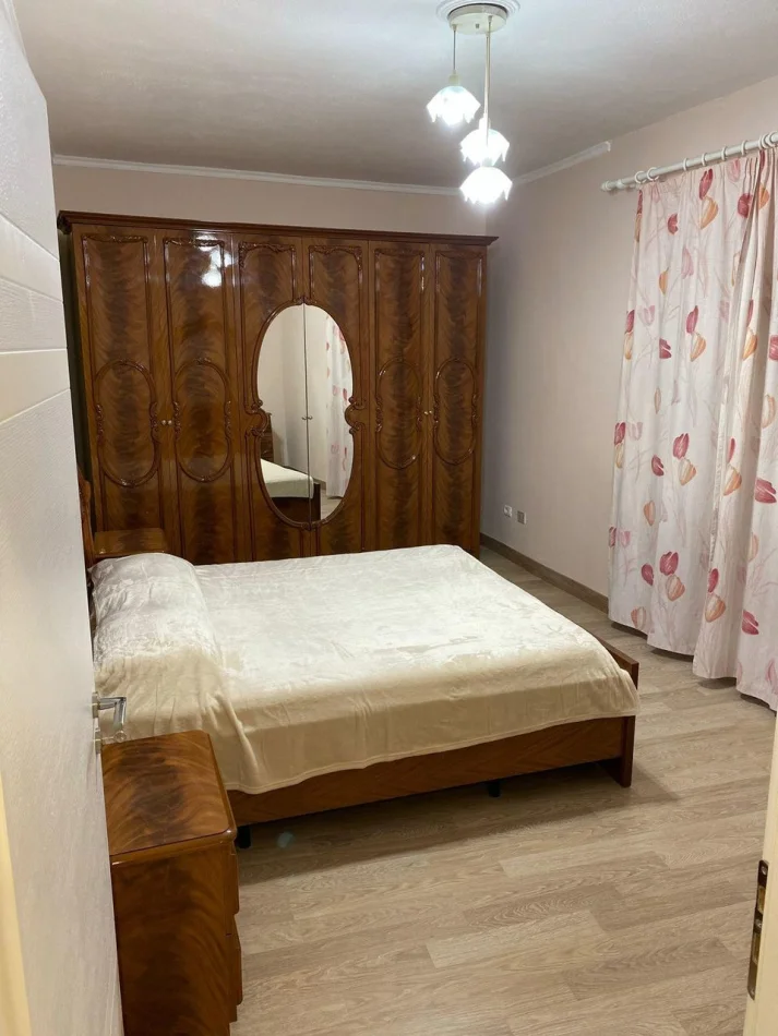 Tirane, vendesi appartamento 2+1 Piano 3, 210.000 € (Ex Ambasciata Jugoslava)