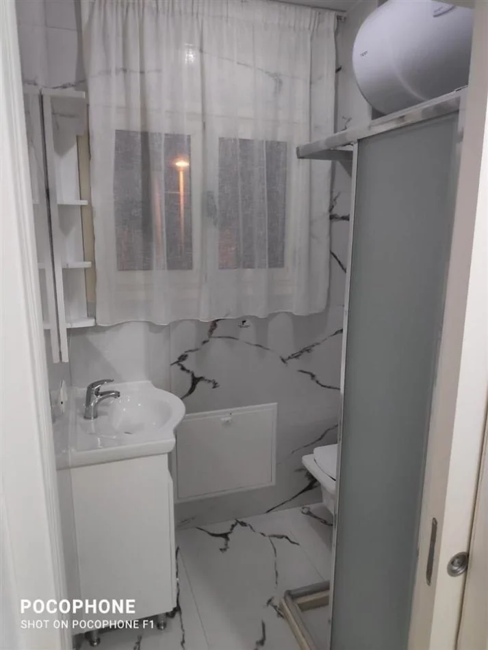 Tirane, affitto appartamento al primo piano, 85 m², 480 € (PORCELANI)