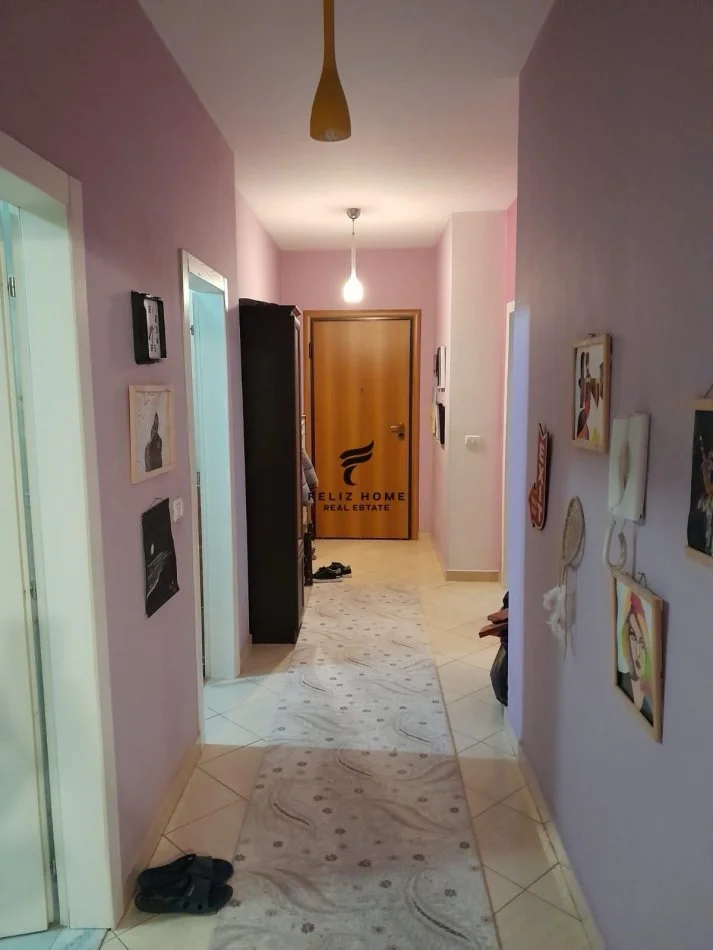 Tirane, jepet me qera apartament 2+1+Ballkon Kati 3, 120 m² 600 € (KOMUNA E PARISIT)