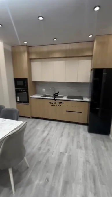 Tirana, affitto mensile appartamento 2+1 Piano 2, 80 m² 700 € (PORCELLANA)