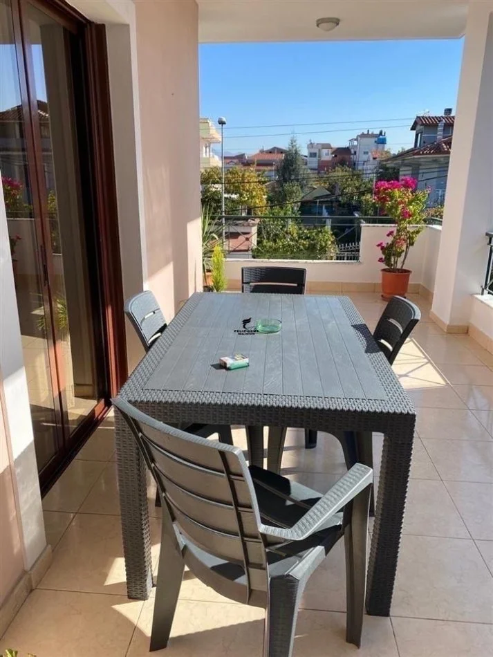 Tirane, jepet me qera Vile 2 Katshe , 500 m² 1.000 € (LAPRAKE)