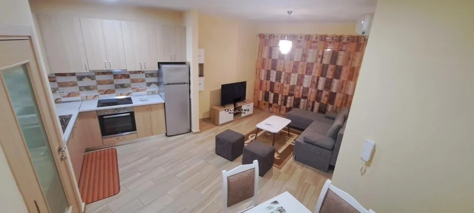 Tirano, affitto appartamento 1+1 Piano 5, 70 m² 570 € (VIA DELLE KOSOVARE)