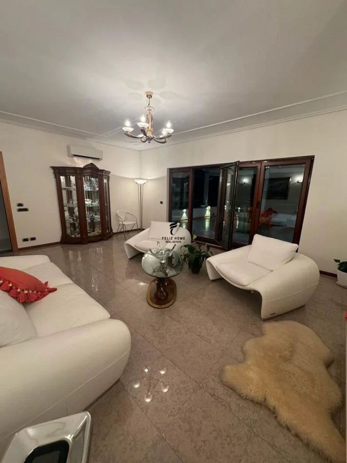 Tirane, Apartment for Rent 3+1, 5th Floor, 202 m², €1,300 (RRUGA E ELBASANIT)