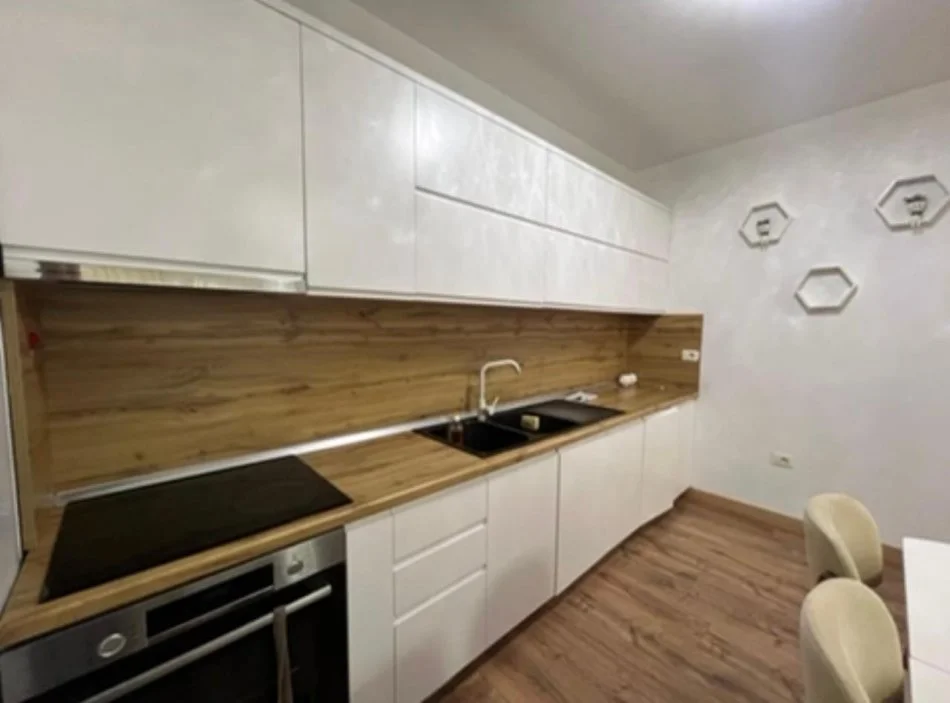 Tirana, Apartment for Rent 2+1+Balcony, 2nd Floor, 94 m², €600 (Botanical Neighborhood)