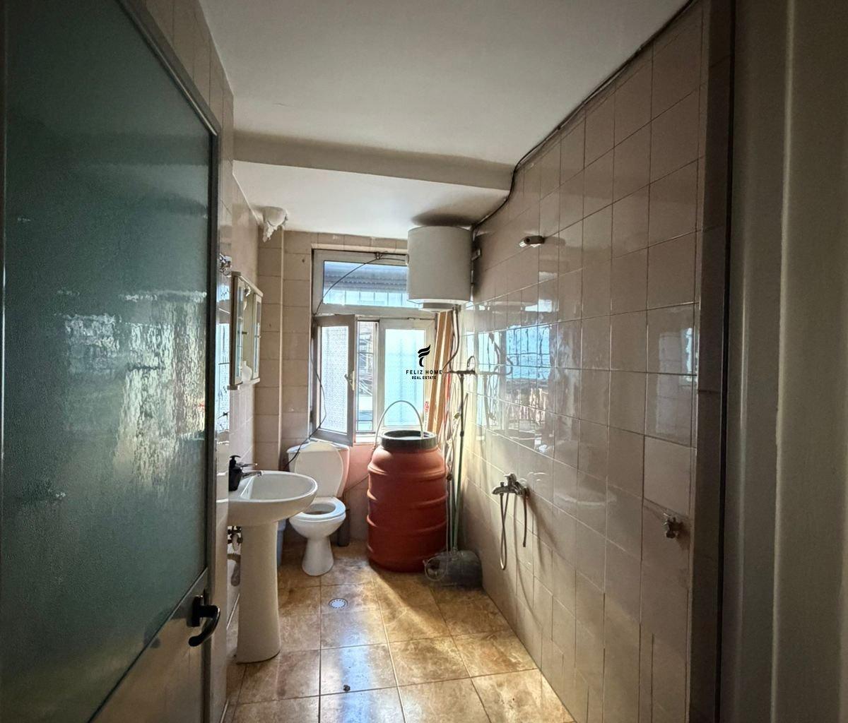 Zyra con Canone di 70m2 in Via Kavajes a 80.000 LEKE FH-79364
