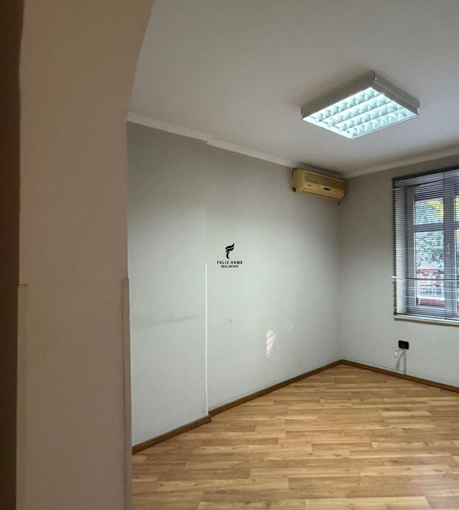Zyra con Canone di 70m2 in Via Kavajes a 80.000 LEKE FH-79364