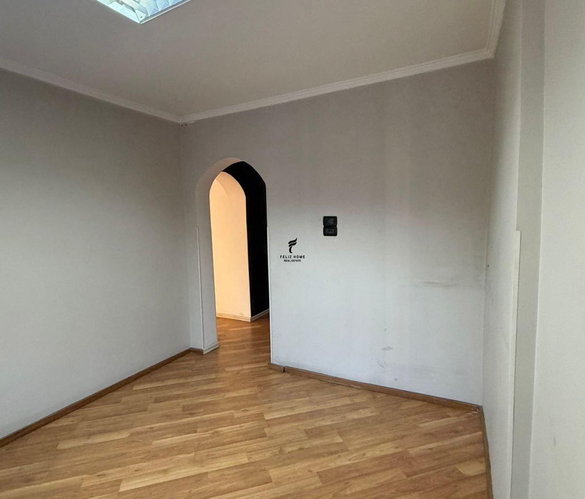 Zyra con Canone di 70m2 in Via Kavajes a 80.000 LEKE FH-79364