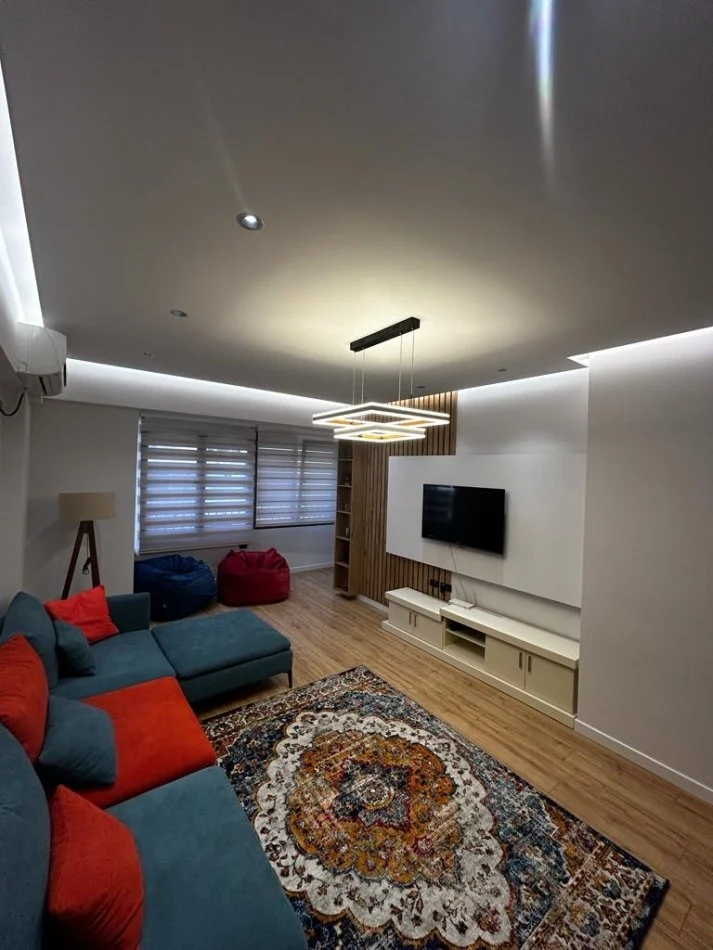 Tirane, affitto appartamento 2+1+Balcone Piano 2, 100 m² 1.000 € (MYSLYM SHYRI)