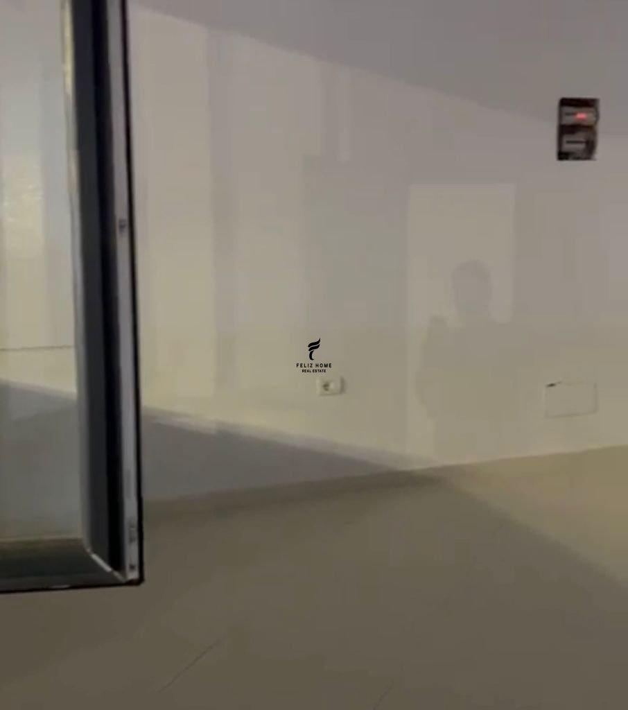 Zyra in affitto di 160m2 a Astir a 2.000 euro