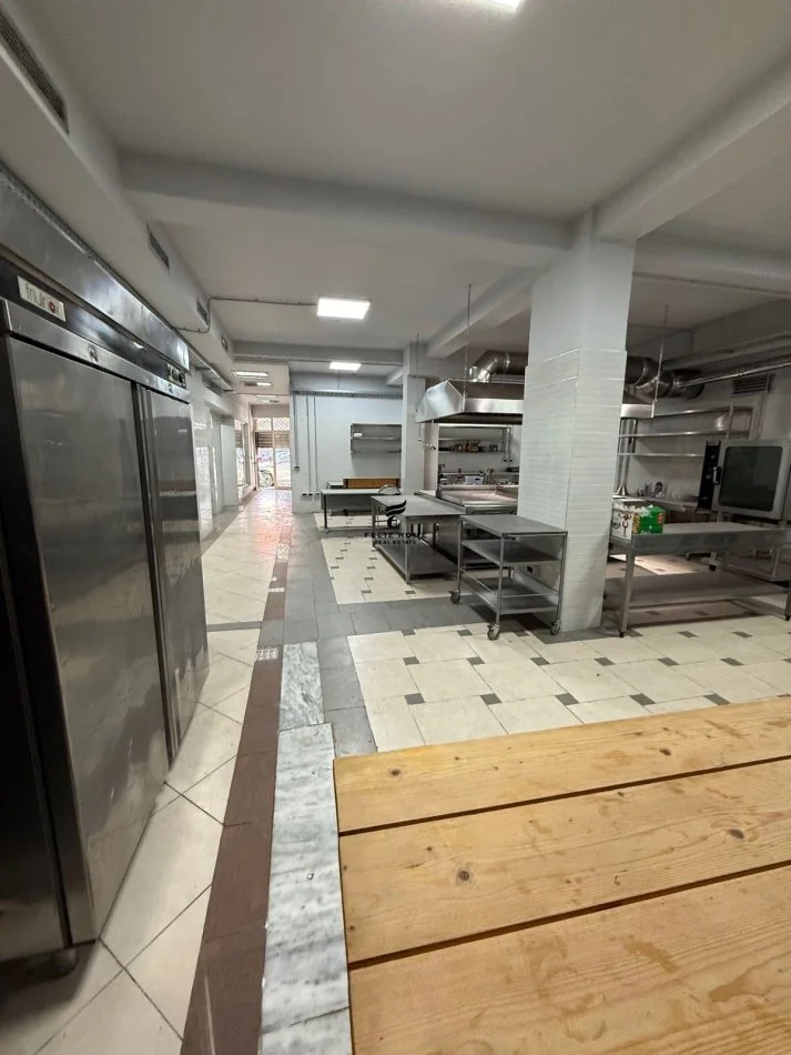 Tirane, Commercial Space for Sale Ground Floor, 150 m² 330,000 € (CENTER)