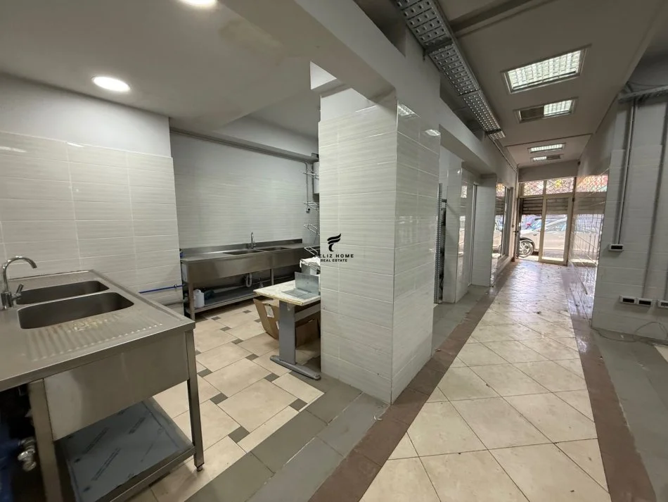 Tirane, Commercial Space for Sale Ground Floor, 150 m² 330,000 € (CENTER)