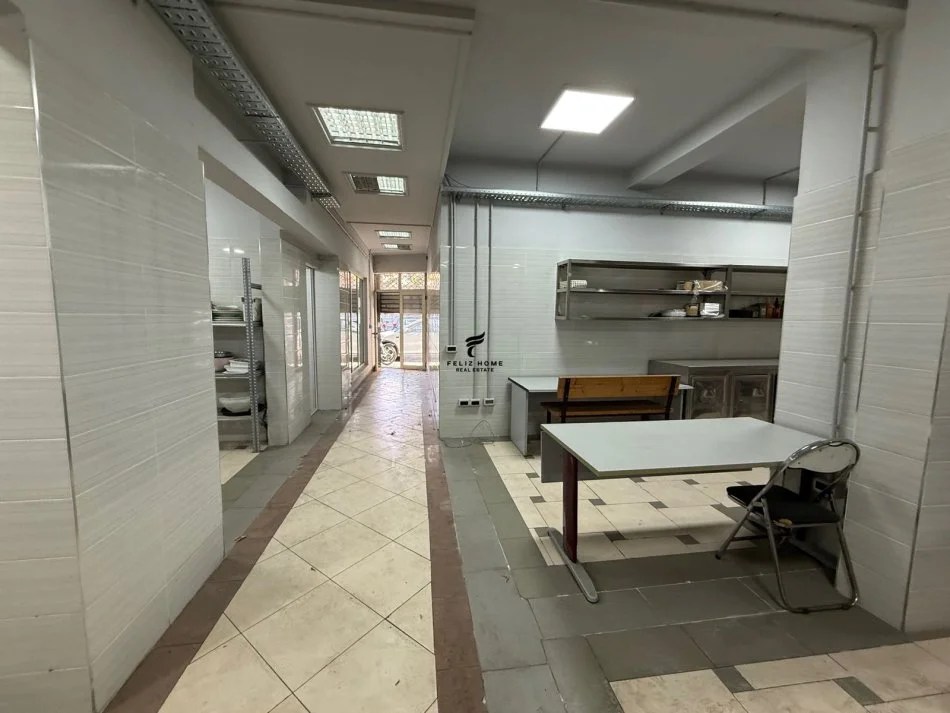 Tirane, Commercial Space for Sale Ground Floor, 150 m² 330,000 € (CENTER)