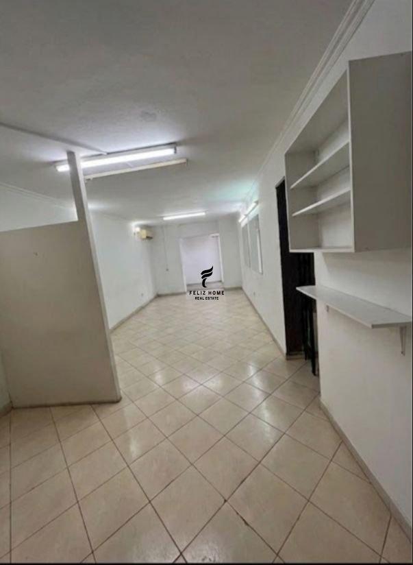 Negozio con piano terra di 38 m² in Via delle Barriere