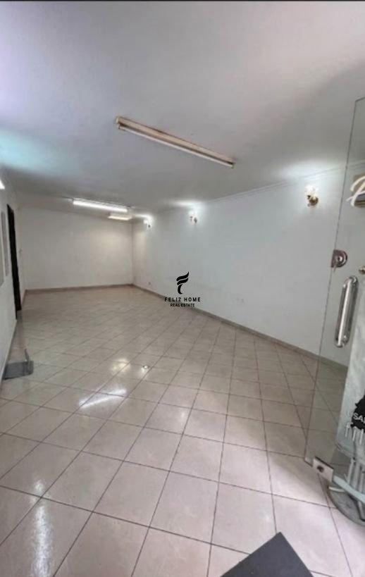 Negozio con piano terra di 38 m² in Via delle Barriere