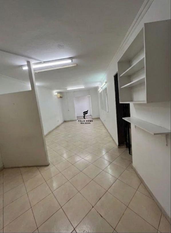 Negozio con piano terra di 38 m² in Via delle Barriere