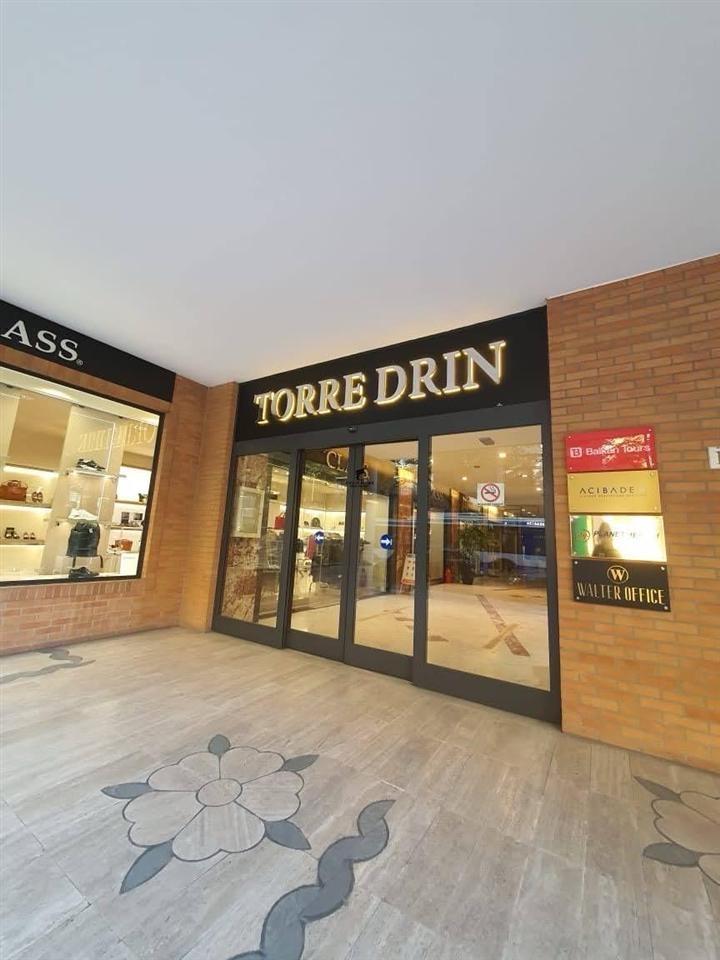 Vendita Negozio 40 m² Via Toptani 210.000 Euro