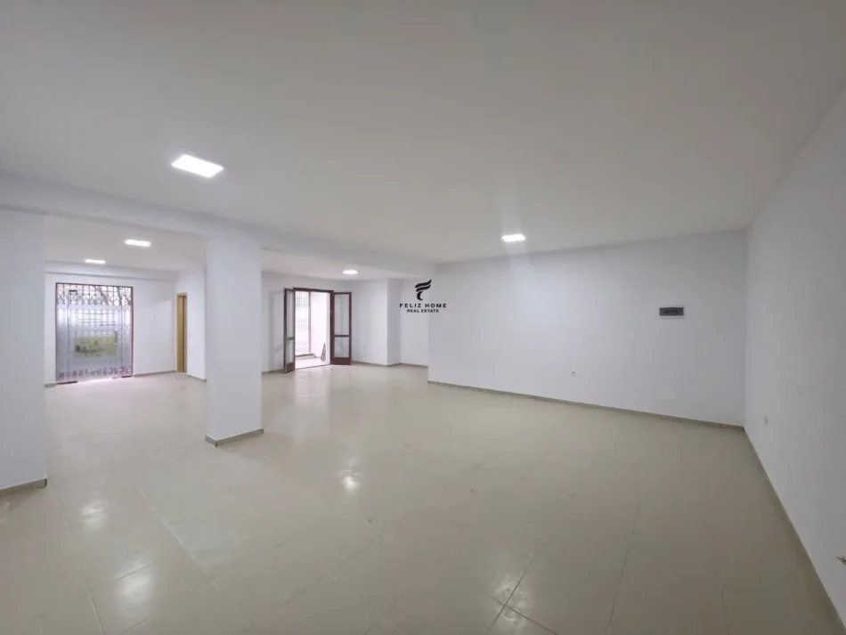 Tirane, negozio in vendita Piano 0, 90 m² 180.000 € (GIARDINO BOTANICO)