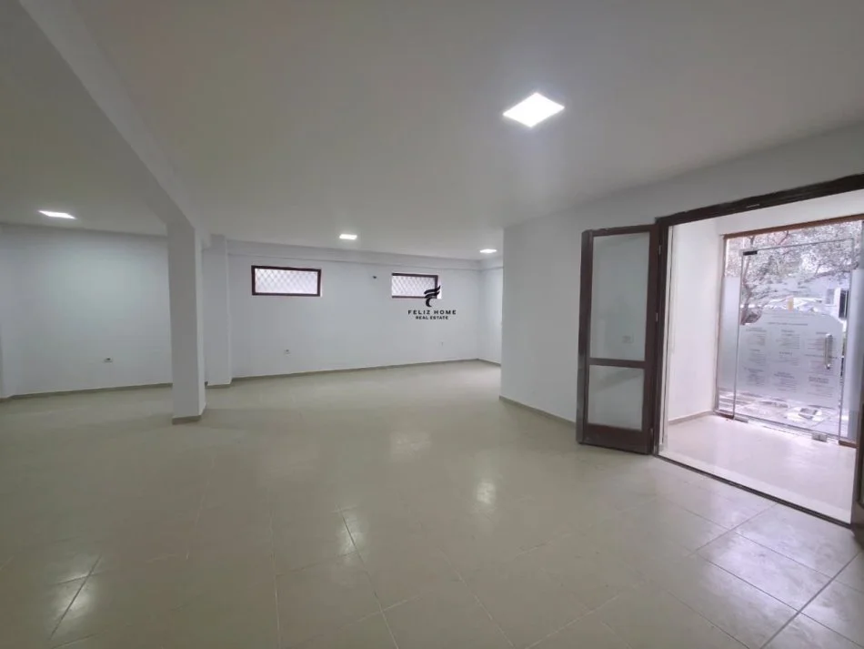 Tirane, negozio in vendita Piano 0, 90 m² 180.000 € (GIARDINO BOTANICO)