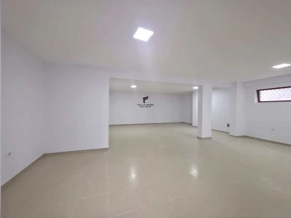 Tirane, negozio in vendita Piano 0, 90 m² 180.000 € (GIARDINO BOTANICO)