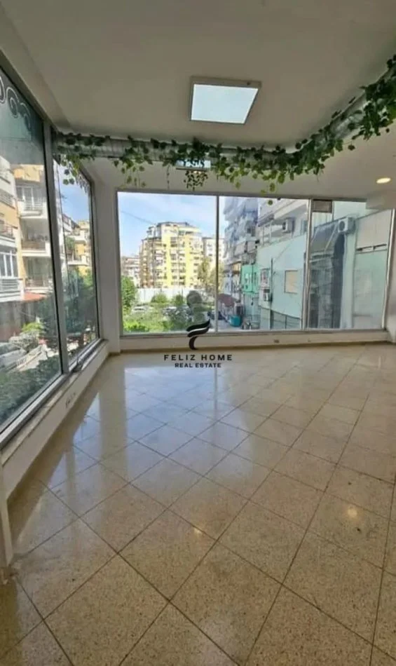 Tirane, vendita negozio Piano 1, 136 m² 200.000 € (KODRA E DIELLIT)