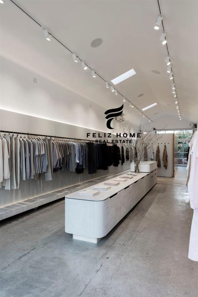 Shop for Rent 100 m2 Center 2000 Euro