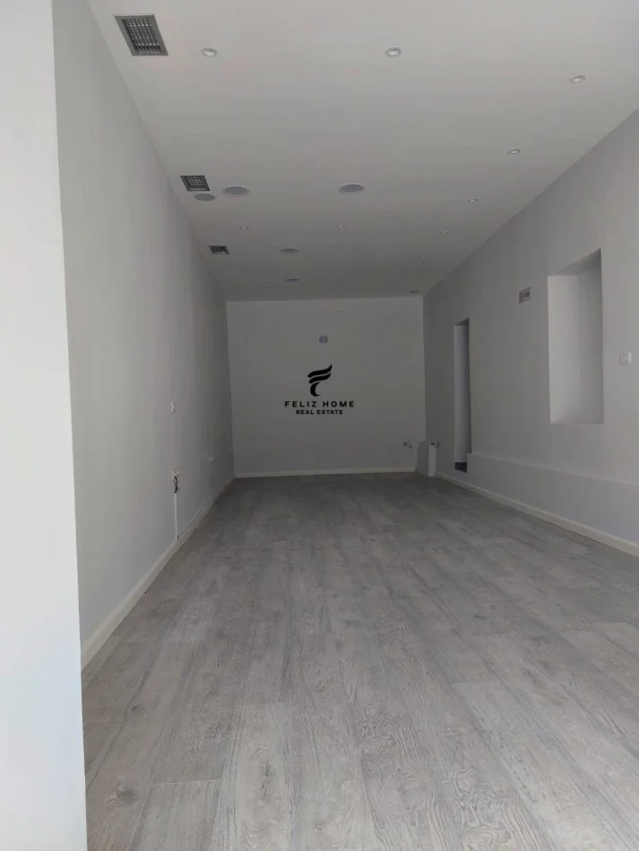 Tirane, negozio in vendita Piano 0, 52 m² 270.000 € (VIA BARDHYL)