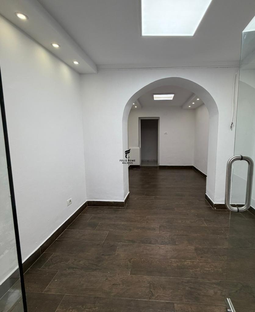 Shop for Sale with 45 m2 Area, Willson Floor, 65,000 LEKE FH-76562