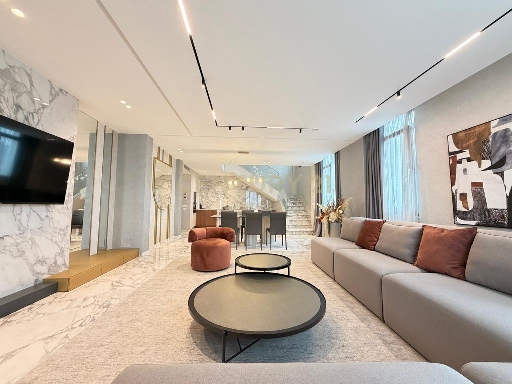 Duplex luksoz 221 m² + parkim te mbyllur te "Square 21", Tir