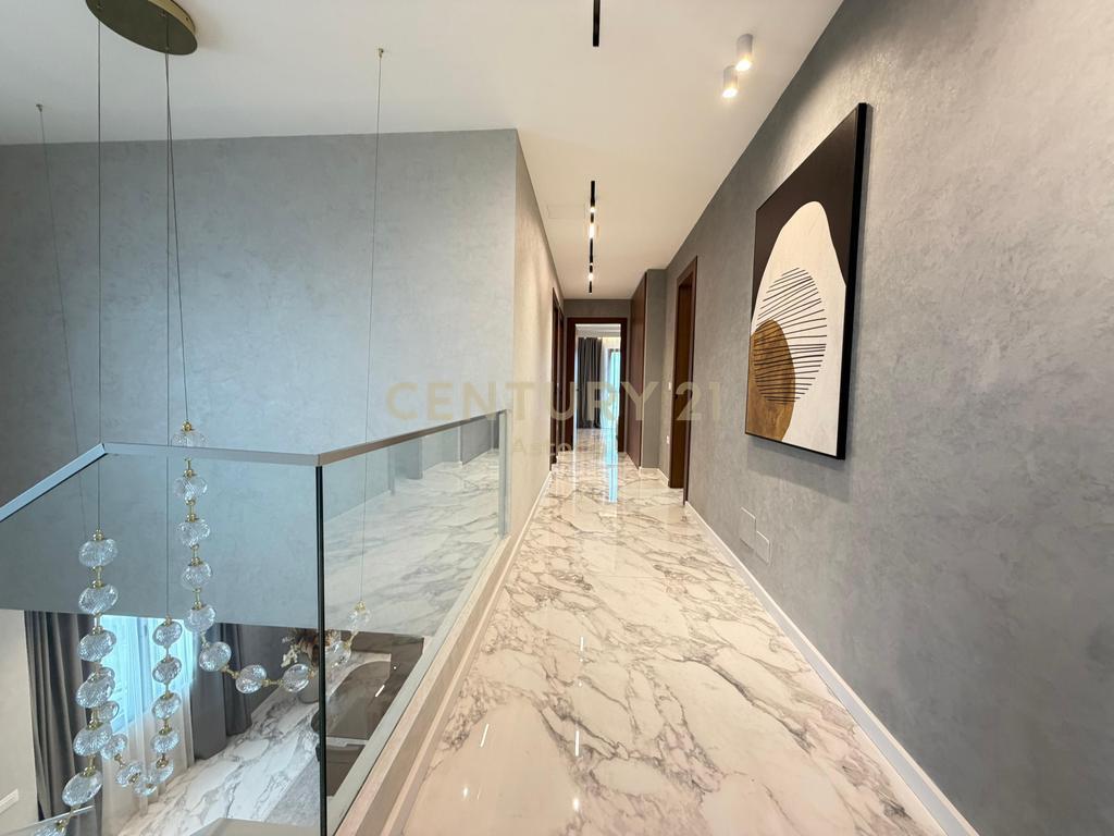 Luxury Duplex 221 m² + Covered Parking at "Square 21", Tirana
