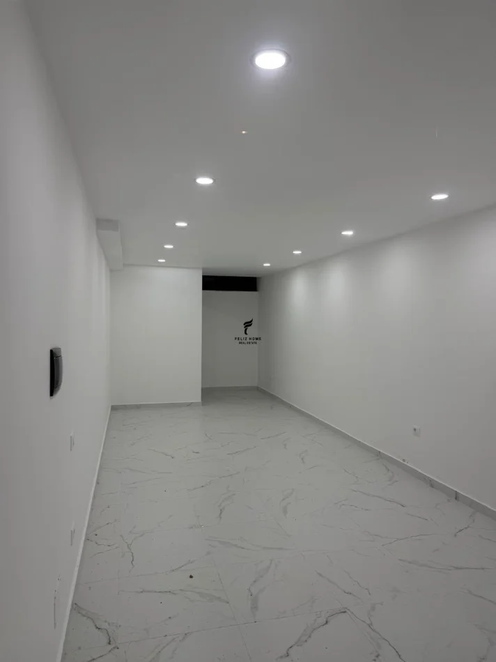 Tirane, vendesi negozio Piano -1, 48 m² 75.000 € (COMUNE DI PARISIT)