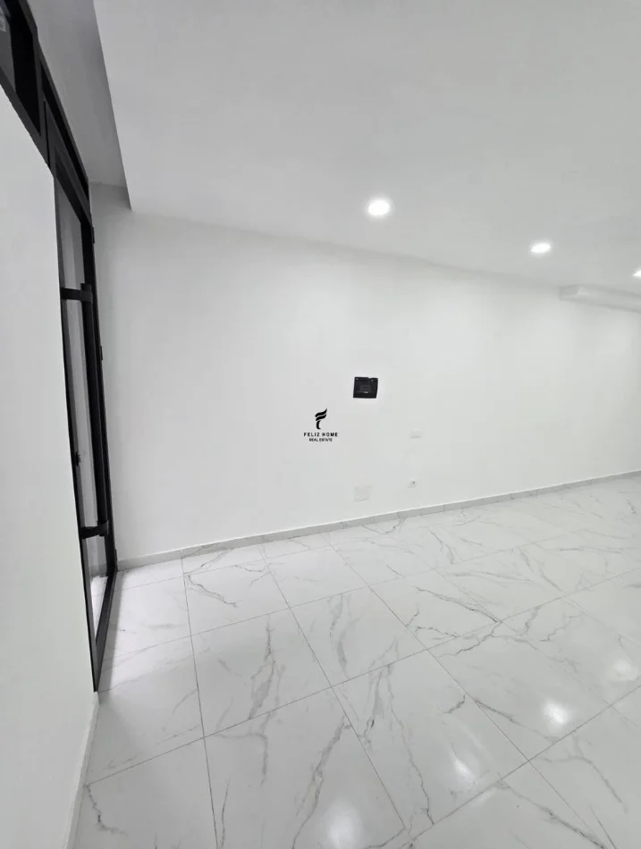 Tirane, vendesi negozio Piano -1, 48 m² 75.000 € (COMUNE DI PARISIT)