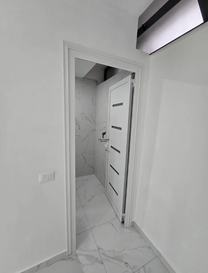 Tirane, vendesi negozio Piano -1, 48 m² 75.000 € (COMUNE DI PARISIT)