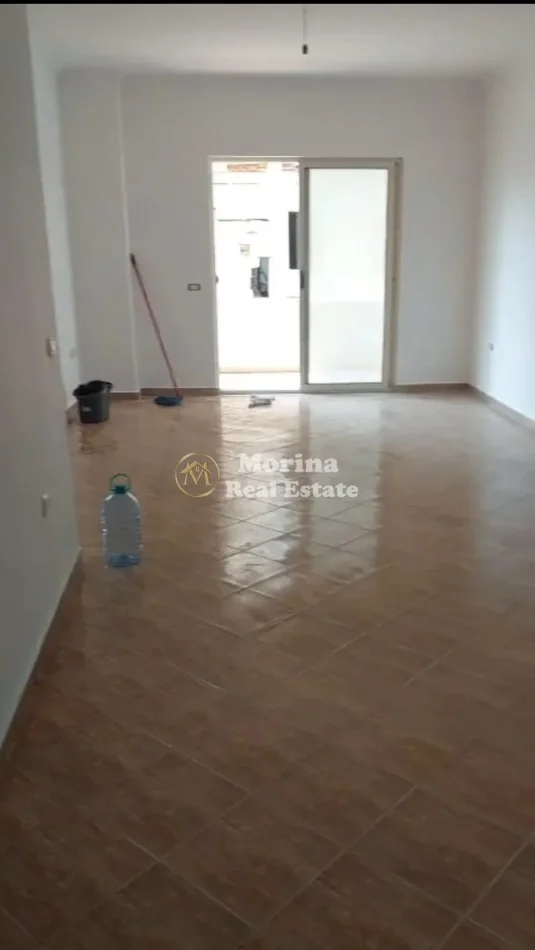 Durres, vendesi appartamento 2+1 Piano 2, 105 m² 65.000 € (Centro)