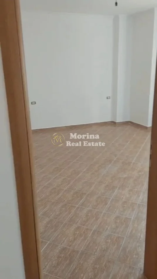 Durres, vendesi appartamento 2+1 Piano 2, 105 m² 65.000 € (Centro)