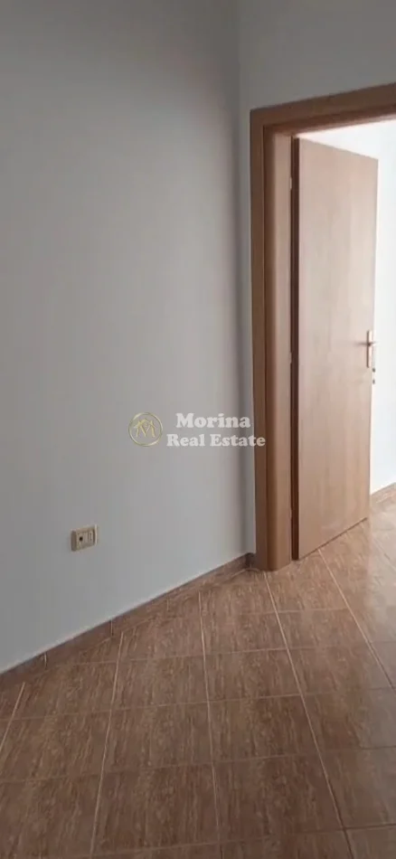 Durres, vendesi appartamento 2+1 Piano 2, 105 m² 65.000 € (Centro)