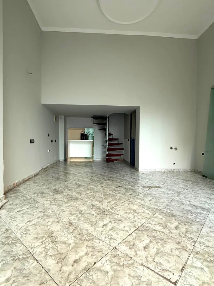 Tirane, negozio in vendita Piano 0, 35 m² 68.000 € (5 MAJI)
