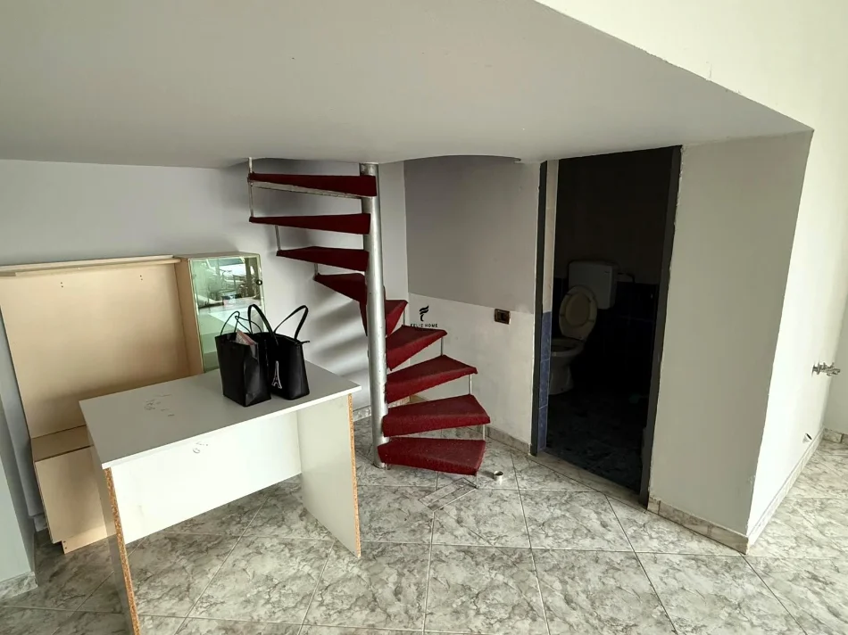 Tirane, negozio in vendita Piano 0, 35 m² 68.000 € (5 MAJI)