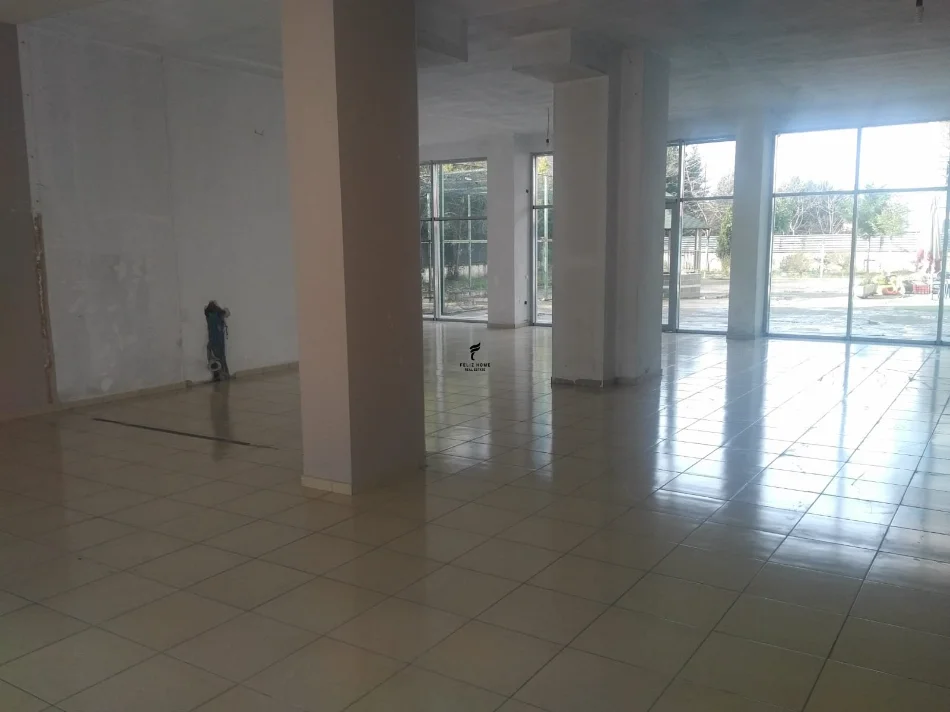 Tirane, negozio in vendita Piano 0, 194 m² 650.000 € (CASA ITALIA)