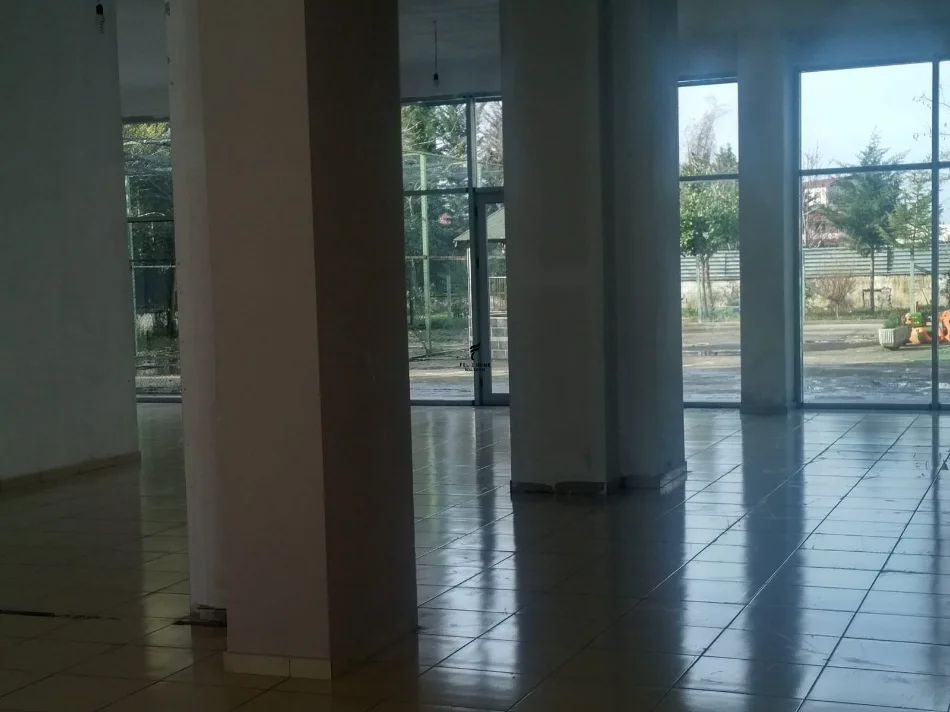 Tirane, negozio in vendita Piano 0, 194 m² 650.000 € (CASA ITALIA)