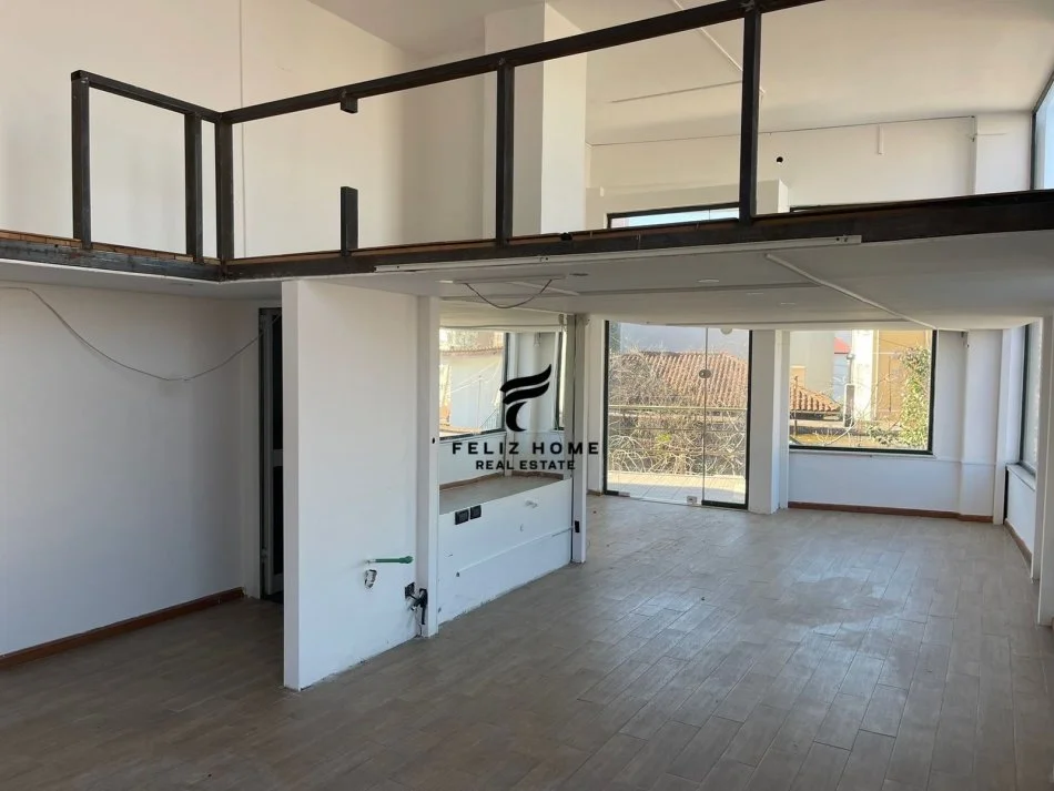 Tirane, vendita negozio Piano 0, 85 m² 249.600 € (VIA DELL'ELBASAN)