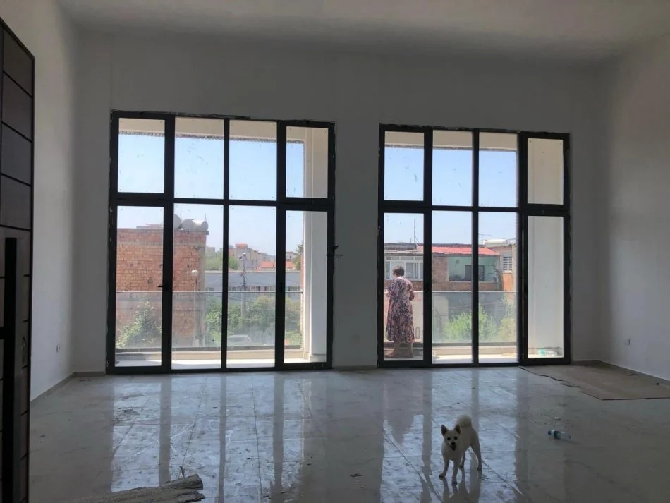 Tirane, negozio in vendita al secondo piano, 89 m², 250.000 € (XHAMLLIK)