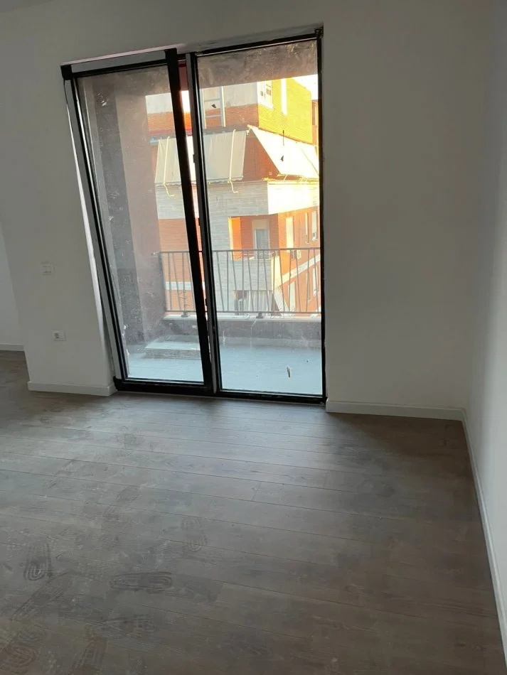 Tirane, Office for Rent on the 6th Floor, 90 m², €1,000 (MYSLYM SHYRI)