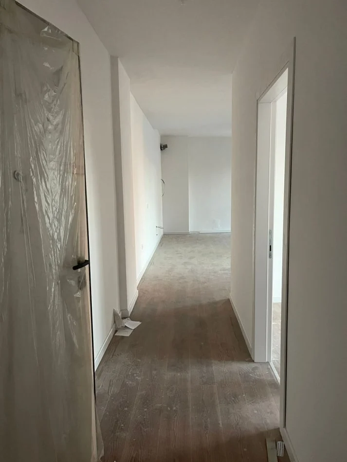 Tirane, Office for Rent on the 6th Floor, 90 m², €1,000 (MYSLYM SHYRI)