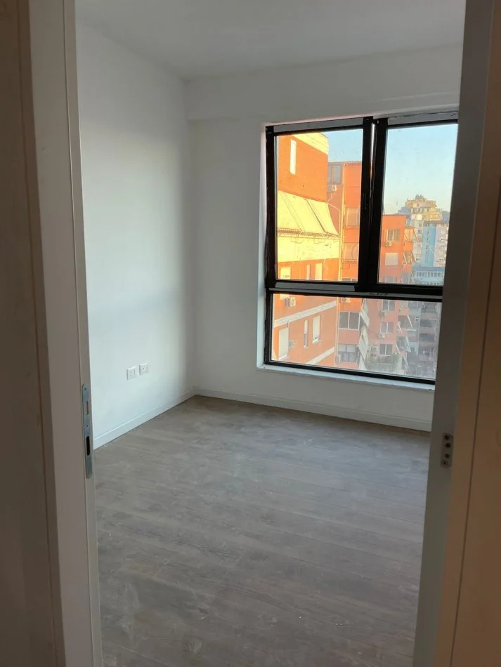 Tirane, Office for Rent on the 6th Floor, 90 m², €1,000 (MYSLYM SHYRI)