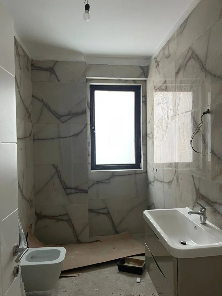 Tirane, Office for Rent on the 6th Floor, 90 m², €1,000 (MYSLYM SHYRI)