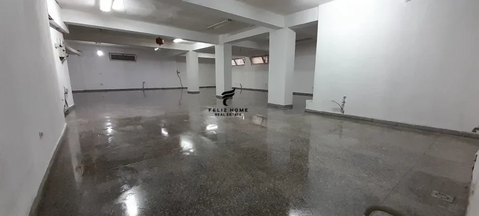 Tirana, locale commerciale in affitto, 400 m², 1.500 € (MINE PEZA)