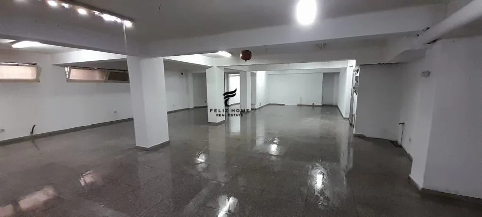 Tirana, locale commerciale in affitto, 400 m², 1.500 € (MINE PEZA)