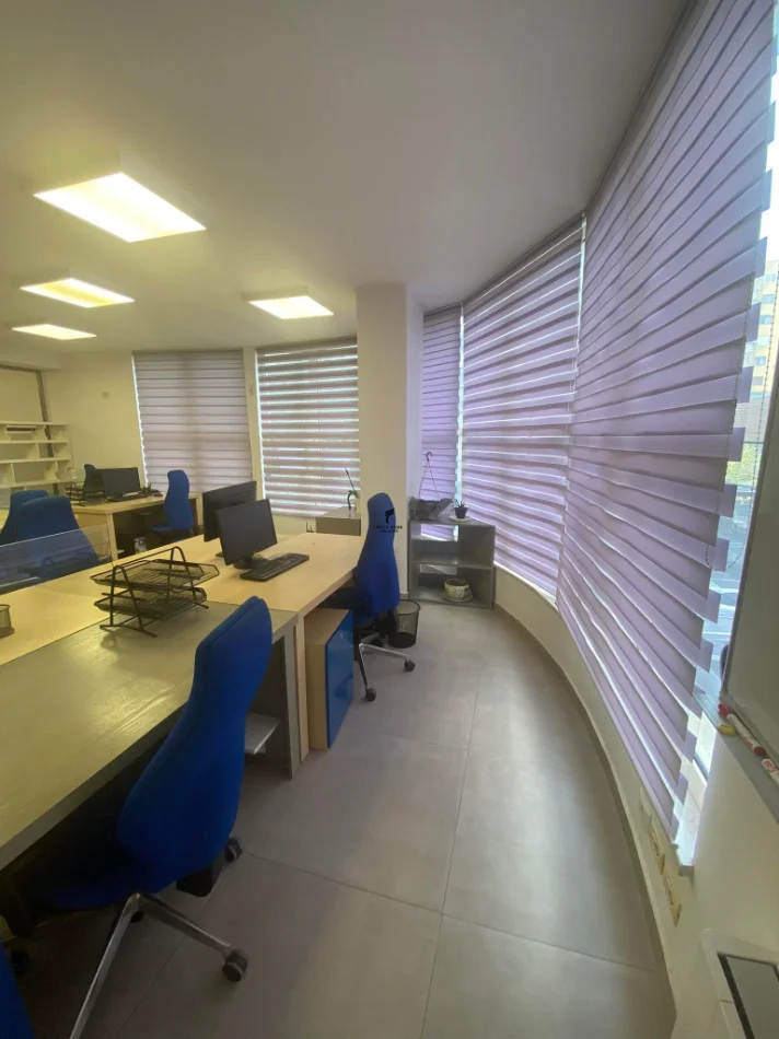 Tirane, affitto ufficio Kati 2, 110 m² 1.800 € (COMUNE DI PARISIT)
