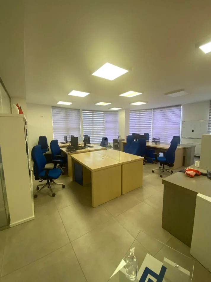Tirane, affitto ufficio Kati 2, 110 m² 1.800 € (COMUNE DI PARISIT)